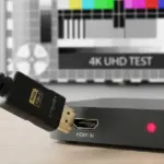 HDMI-kabel plugges inn i 4K IPTV-boks for iptv 4k